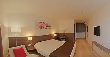 B&B Hotel Hyeres 2*,