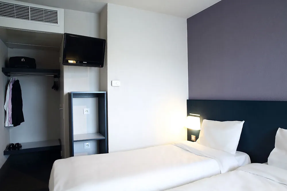 B&B Hotel Hyeres 2*,