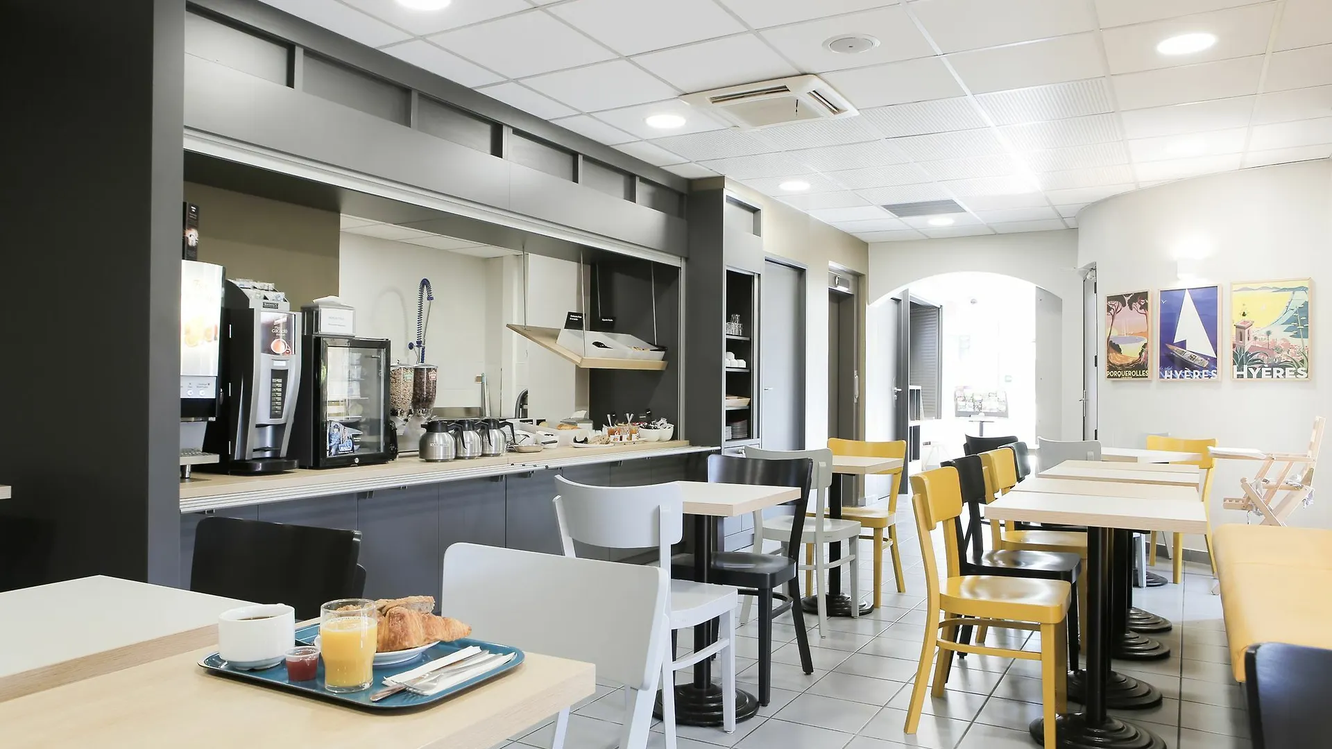 B&B Hotel Hyeres 2*,